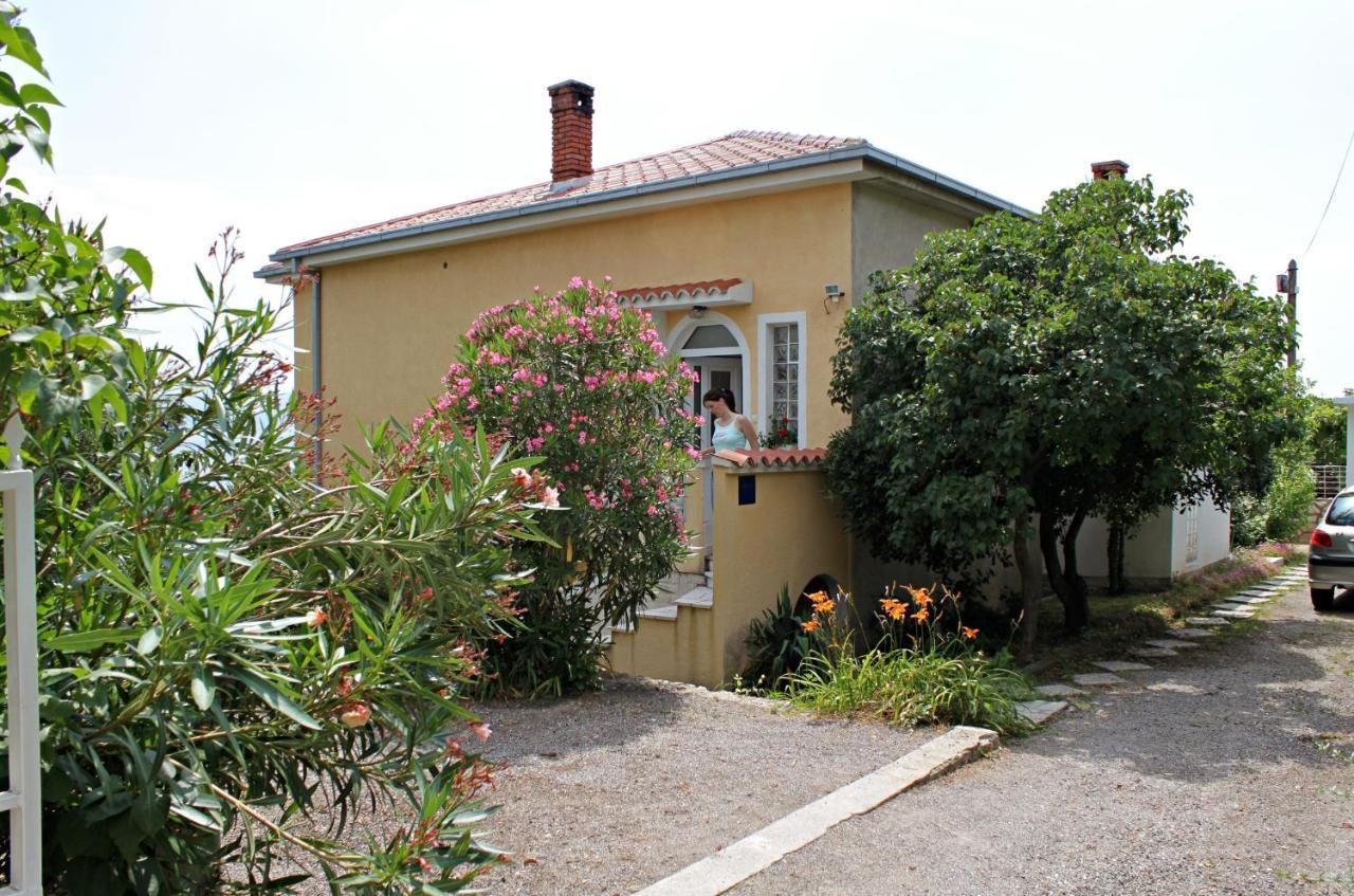 Apartments By The Sea Novi Vinodolski - 5558 外观 照片