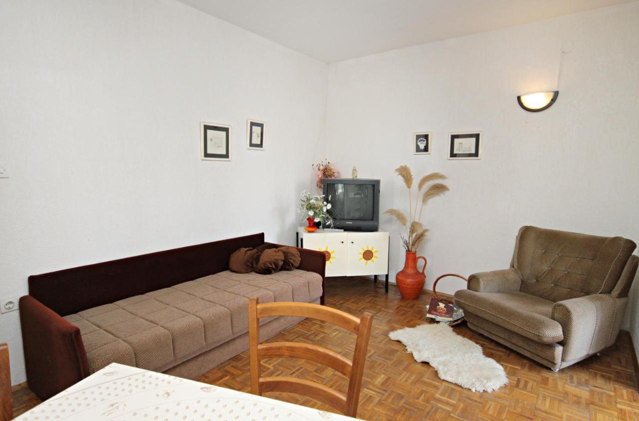 Apartments By The Sea Novi Vinodolski - 5558 外观 照片