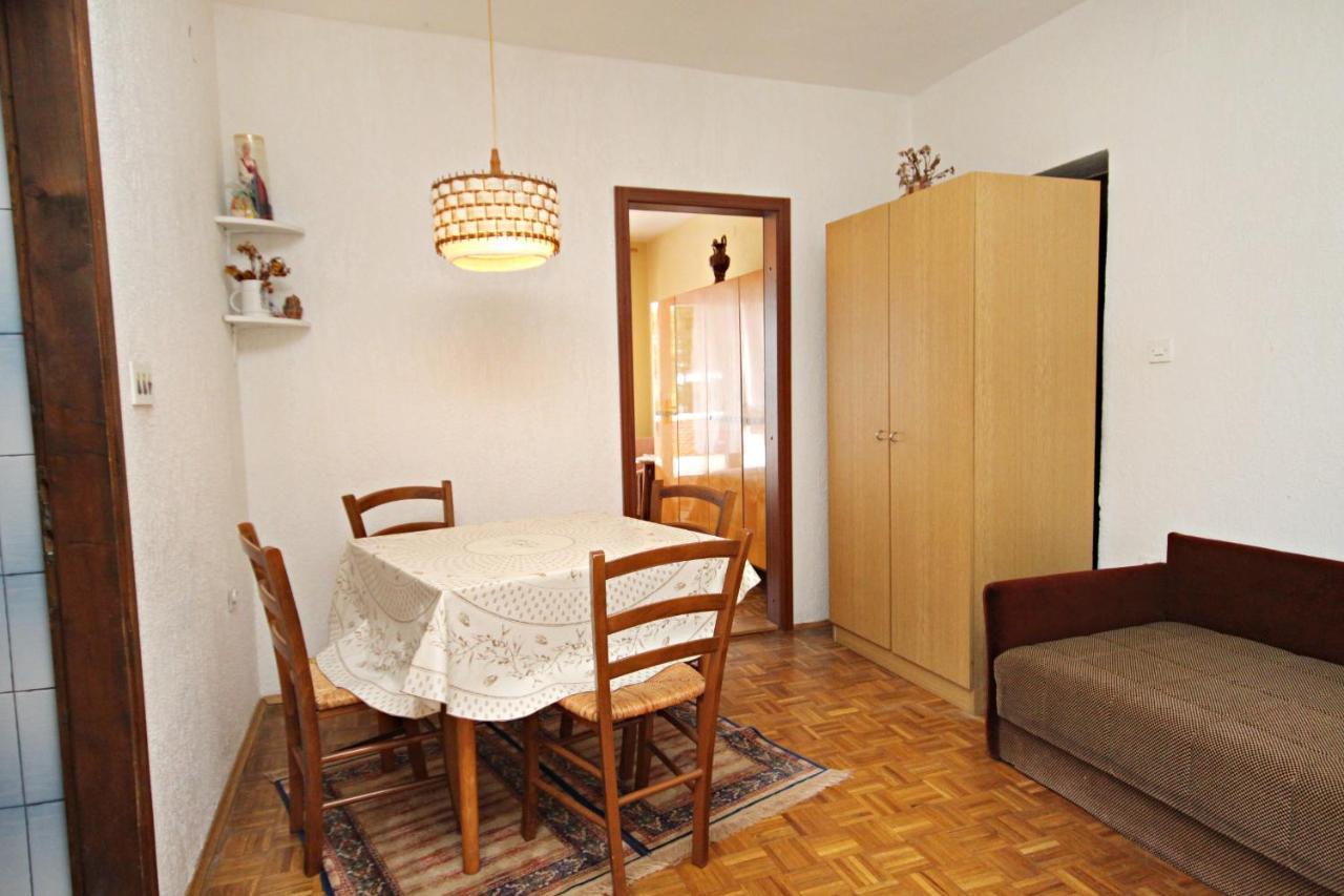 Apartments By The Sea Novi Vinodolski - 5558 外观 照片