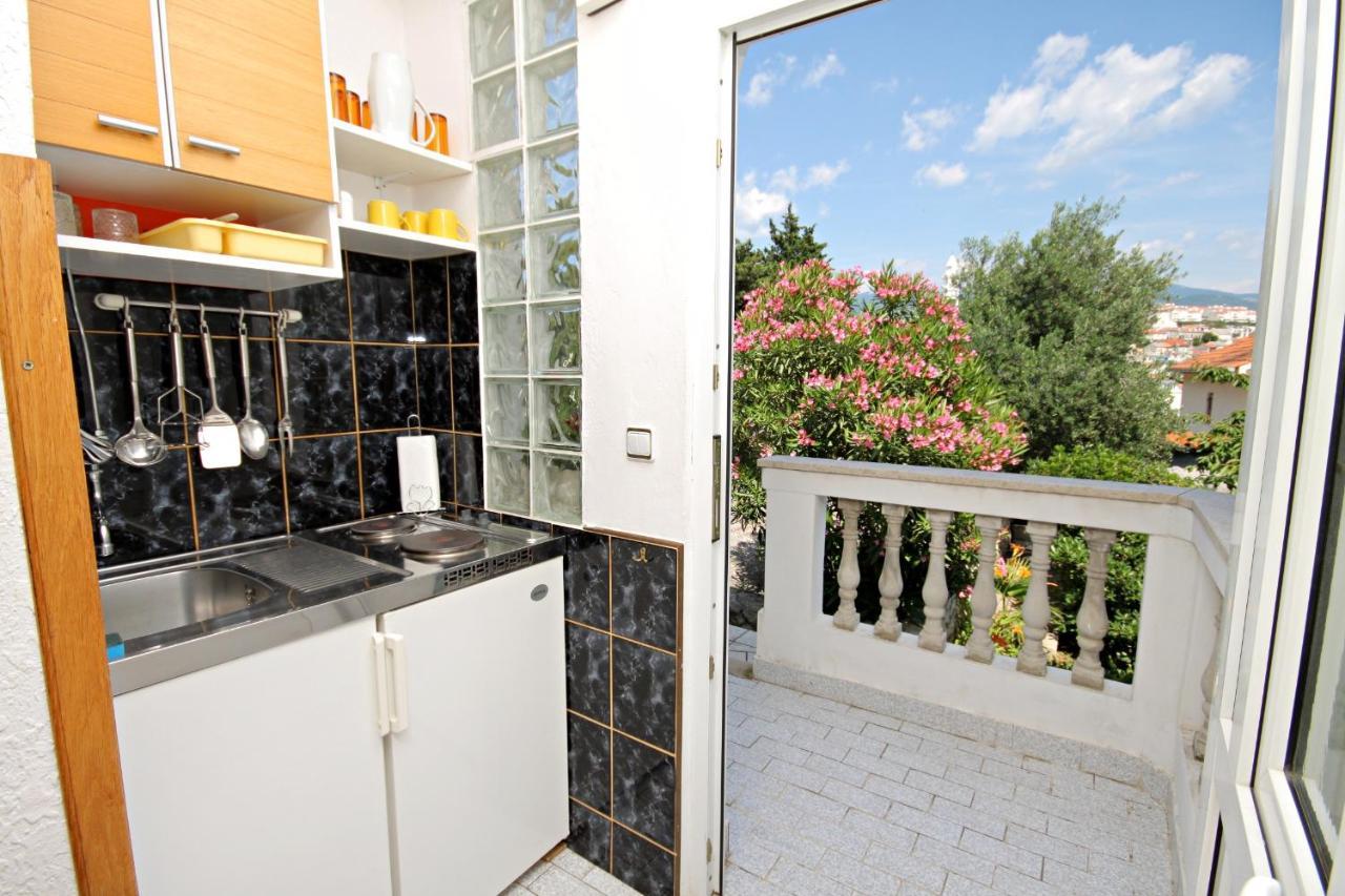 Apartments By The Sea Novi Vinodolski - 5558 外观 照片